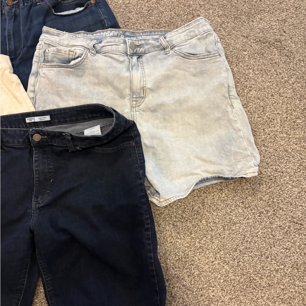 Stylish Women’s Shorts Collection - Black, Blue, Cream, Gray - Picture 4 of 8